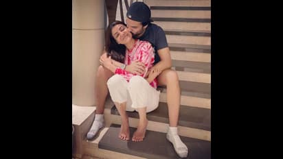 ఆయనతో రొమాంటిక్ పిక్స్ పబ్లిక్ గా పంచుకున్న కాజల్, పెళ్ళై ఆరునెలలు అవుతున్న అదే జోరు!