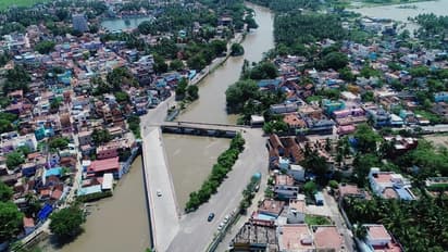 வெள்ளத்தில் தத்தளிக்கும் கன்னியாகுமரி மாவட்டம்.. கொரோனா பரவும் ஆபத்து.. தலையில் அடித்து கதறும் சீமான்.