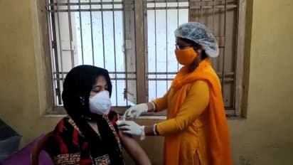 আঠারো উর্দ্ধদের টিকাকরণ শুরু, প্রথম দফায় দুশো জন পাবেন টিকা