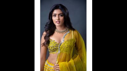 ఉల్లిపొర లాంటి పైట ఉన్నా లేనట్టే... యద అందాలు, నడుము సోయగాలు చూపిస్తూ రెచ్చగొట్టిన ఈషా!