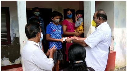 വാക്ക് പാലിച്ച് വിദ്യാഭ്യാസമന്ത്രി; ചെല്ലാനത്തെ ജോസഫ് ഡോണിന് പഠിക്കാൻ മൊബൈൽ ഫോൺ കിട്ടി