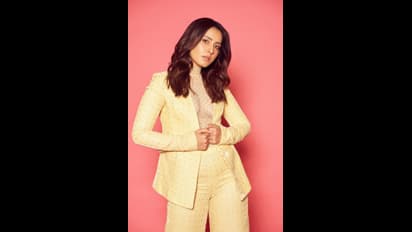 రాశీఖన్నా రోజుకి 18గంటలు ఆ పనిలోనే ఉందట.. క్లీవేజ్‌ షోతో పిచ్చెక్కించిన ఎన్టీఆర్‌ భామ