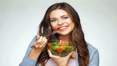 ఈ సూపర్ ఫుడ్స్ ఆడవారి అందాన్ని అలా అలా పెంచేస్తాయి.. ! ఆరోగ్యంగా కూడా ఉంచుతాయి..