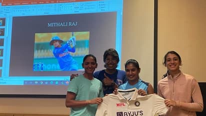 8 ఏళ్ల తర్వాత తొలి టెస్టు... భారత మహిళా టీమ్ టెస్టు జెర్సీని ఆవిష్కరించిన మిథాలీరాజ్, జులన్ గోస్వామి...