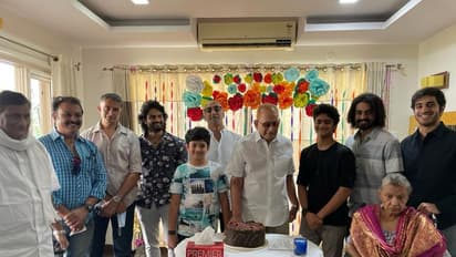 సూపర్‌ స్టార్‌ కృష్ణ బర్త్ డే వేడుకల్లో సుధీర్‌బాబు, నరేష్‌, గల్లా జయదేవ్‌ సందడి.. మహేష్‌ మిస్సింగ్‌..