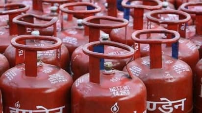 LPG Cylinder Price:ಗ್ರಾಹಕರಿಗೆ ಗುಡ್ ನ್ಯೂಸ್; ಎಲ್ ಪಿಜಿ ಸಿಲಿಂಡರ್ ದರ 135ರೂ. ಇಳಿಕೆ