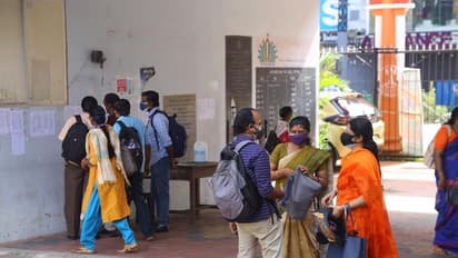 ప్రత్యక్ష తరగతులకే తెలంగాణ సర్కార్ మొగ్గు: జూలై 1 నుండి విద్యాసంస్థల ప్రారంభం