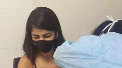 టీకా వేసుకుంటే.. కొత్త వేరింయట్లతోనే పోరాడొచ్చు..!