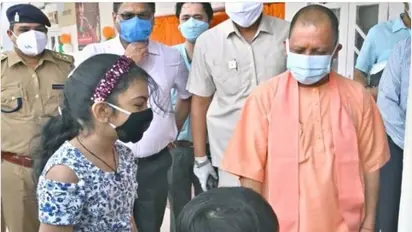 यूपी में कोरोना के खिलाफ महाअभियान शुरू, 30 दिन में 1 करोड़ लोगों को वैक्सीनेट करने का टॉरगेट