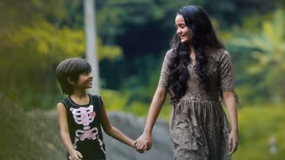 'മലയോരം വെയില്'; മീനാക്ഷിയുടെ 'അമീറാ', ടൈറ്റില് സോംഗ്