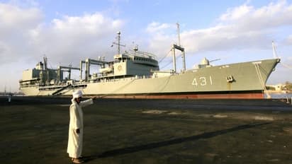 ഇറാൻ നാവികസേനയുടെ ഏറ്റവും വലിയ യുദ്ധക്കപ്പൽ നടുക്കടലിൽ തീപിടിച്ച് മുങ്ങി