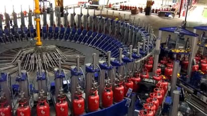 LPG Cylinder:  রেশন দোকান থেকে বিলি রান্নার গ্যাস, এলপিজি সিলিন্ডার নিয়ে নতুন পরিকল্পনা কেন্দ্রের