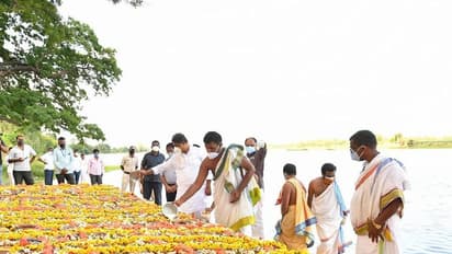 ಕೊರೋನಾದಿಂದ ಮೃತಪಟ್ಟ ಸಾವಿರಕ್ಕೂ ಹೆಚ್ಚು ಮಂದಿಯ ಅಸ್ಥಿ ವಿಸರ್ಜನೆ ಮಾಡಿದ ಅಶೋಕ್