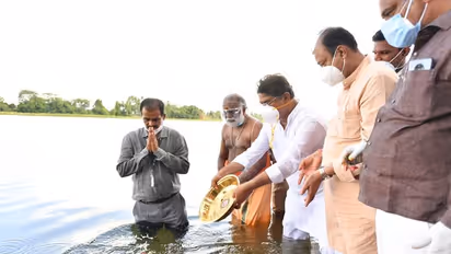 BJP leader Ashoka immerses ashes of Covid deceased, exemplifies Vasudaiva Kutumbakam