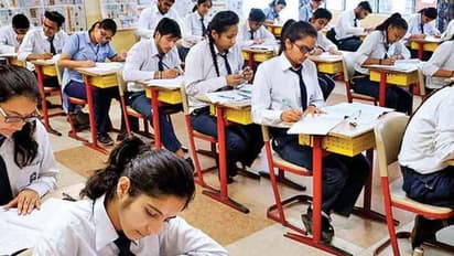 মাধ্যমিক-উচ্চ মাধ্যমিক পরীক্ষা হওয়া উচিত কি না, সাধারণের কাছে জানতে চাইল সরকার