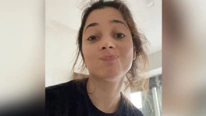 'കുളിയ്ക്കണോ? വേണ്ടയോ?'; ലോക്ഡൗണ് 'സ്പെഷ്യല്' മേക്കപ്പില്ലാ ചിത്രവുമായി തമന്ന