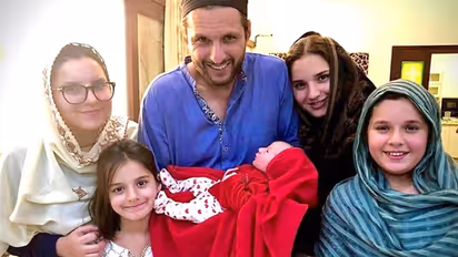 'বোনের' সঙ্গে প্রেম-রোম্য়ান্স তারপর বিয়ে, তালিকায় তিন আইপিএল তারকা সহ ৮ ক্রিকেটার