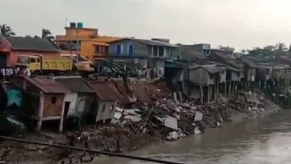 খালের সংস্কার শুরু হতেই ধ্বস নামল পাড়ে, দোকান হারিয়ে পথে কয়েকশ ব্যবসায়ী