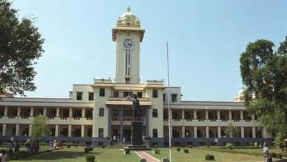 വിദ്യാര്ത്ഥിനികൾക്ക് പ്രസവാവധി ആറ് മാസം, ആര്ത്തവ അവധിയും അനുവദിച്ച് ഉത്തരവിറക്കി കേരള സര്വകലാശാല