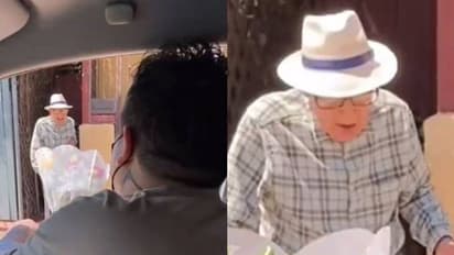 വയോധികന് സ്‌നേഹ സമ്മാനം നല്‍കുന്ന അപരിചിതന്‍; വീഡിയോ വൈറല്‍