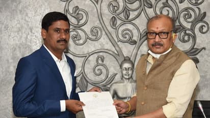 నూతన సమాచార కమీషనర్లుగా హరిప్రసాద్ రెడ్డి, చెన్నారెడ్డి... ప్రమాణం చేయించిన సీఎస్