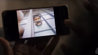 ക്യാമറയ്ക്ക് മുന്നില് ഒരാള്, പിന്നിലും! 'മതിലുകള്, ലവ് ഇന് ദി ടൈം ഓഫ് കൊറോണ' ട്രെയ്ലര്