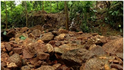 വരുന്നത് മഴക്കാലം;ഉരുള്പൊട്ടല് ഭീതിയില് കൂരുമലക്കാര്
