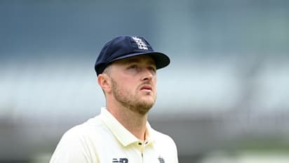 വംശീയവും ലൈംഗികച്ചുവയുള്ളതുമായ ട്വീറ്റുകള്; ഒല്ലീ റോബിൻസണ് സസ്പെന്ഷന്