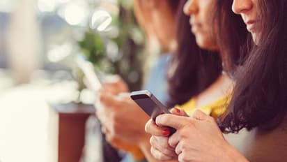 প্রতিদিনের এই ছোট্ট ভুলগুলোর জন্য দ্রুত নষ্ট হয় স্মার্টফোন