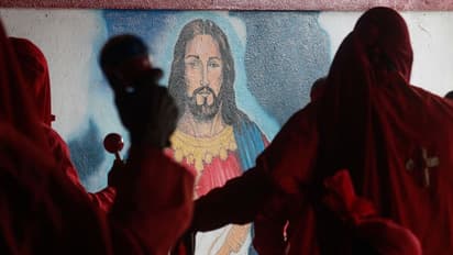 മഹാമാരി മാറാന്‍ ദൈവത്തോട് അപേക്ഷിച്ച് ഡാന്‍സിങ്ങ് ഡെവിള്‍സ്