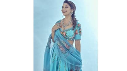 നീല ലെഹങ്കയിൽ മനോഹരിയായി മാധുരി ദീക്ഷിത്; ചിത്രങ്ങള് വൈറല്