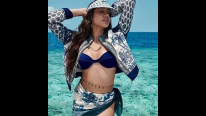 ಆರೆಂಜ್ ಬಿಕಿನಿಯಲ್ಲಿ ಮಿಂಚಿದ ಜಾಹ್ನವಿ ಕಪೂರ್..!