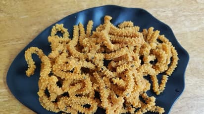  మురుకుల నుంచి నువ్వుల లడ్డూల వరకు.. ఈ సంక్రాంతికి ఇలా చేశారంటే టేస్ట్ అదిరిపోతుంది