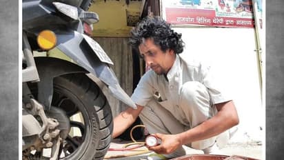 पिता की कोरोना से मौत, पंक्चर बनाने वाले बेटे ने मायूसी छोड़ 5 हजार घरों को खुद के खर्चे से किया सैनिटाइज