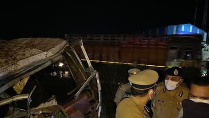 कानपुर हादसाः एक ही गांव के 17 लोगों की मौत, किसी ने खोए 3 जवान बेटे तो किसी के 2 बेटों की हुई है मौत