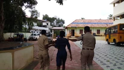 ಬೆಳಗಾವಿ: ಪೊಲೀಸರ ಮೇಲೆಯೇ ಹಲ್ಲೆ, ಐವರ ವಿರುದ್ಧ ಕೇಸ್‌