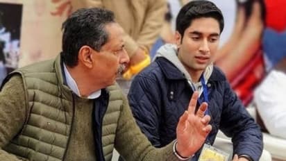 राजपरिवार की सियासत: पिता विश्वेंद्र सिंह ने गहलोत का किया सपोर्ट तो बेटे अनिरुद्ध ने लिखा-'विश्ववासघात'