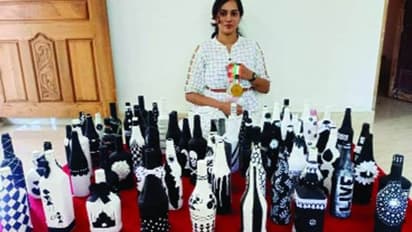 ബോട്ടിൽ ആർട്ടിലൂടെ റെക്കോഡ് നേട്ടവുമായി നിയമവിദ്യാർത്ഥി, 65 കുപ്പികളിൽ വിസ്മയം തീർത്തത് ആറ് മണിക്കൂറുകൊണ്ട്