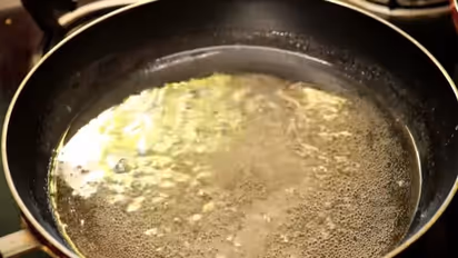 ಕೇವಲ 10 ನಿಮಿಷಗಳಲ್ಲಿ ಮಾಡಬಹುದು ಟೇಸ್ಟಿ ಕ್ರಿಸ್ಪಿ ಆಲೂ ಜಿಲೇಜಿ!