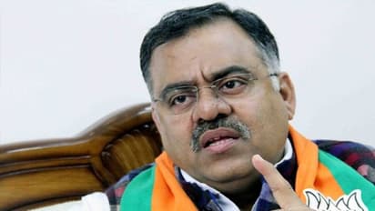 ఈ నెల 14న బీజేపీలోకి ఈటల: రాజేందర్ ఇంటికి తరుణ్ చుగ్