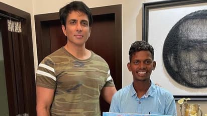 సోనూ సూద్ కోసం వెంకటేష్... 700 కి.మీల పాదయాత్ర.. !!