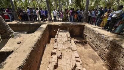 উদ্ধার হাজার হাজার বছর পুরোনো তামার অস্ত্র, মাটি খুঁড়তেই অবাক কান্ড