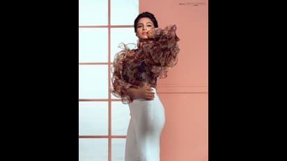 இது தச்சு போட்டதா... போட்டுட்டு தச்சதா?... உடலை ஒட்டியிருக்கும் பயங்கர டைட் உடையில் ரம்யா பாண்டியன்..!