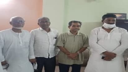 তৃণমূল নেতাদের সঙ্গে সাক্ষাতে জল্পনা, কংগ্রেসকে ভেঙে দলবদল করতে চলেছেন প্রণবপুত্র অভিজিত