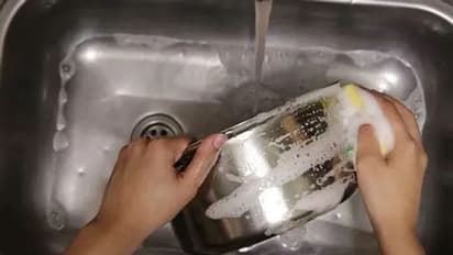 கிச்சன் சிங்க்கில் எவ்வளவு பெரிய அடைப்பாக இருந்தாலும்., நொடியில் சரியாக இந்த 1 சொல்யூஷன் பின்பற்றினால் போதும் 