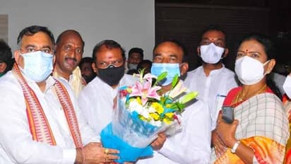 అహంకారానికి, ఆత్మాభిమానానికి మద్య యుద్ధం: కేసీఆర్పై తరుణ్చుగ్