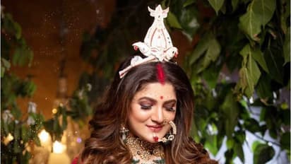 একাধিক প্রেম-বিবাহ-ডিভোর্স,  গুঞ্জনকে তুড়ি মেরে নতুন প্রেমিককে দামী উপহার দিলেন শ্রাবন্তী