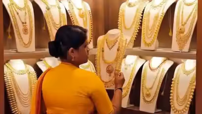 ಚಿನ್ನದ ದರದಲ್ಲಿ ಮತ್ತೆ ಭರ್ಜರಿ ಇಳಿಕೆ, ಇದೇ ಸೂಕ್ತ ಟೈಂ ಕೊಳ್ಳೋಕೆ!