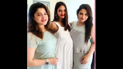 বাবা হতে তৈরি যশ, তবে কি পাকাপাকি দায়িত্ব নিলেন অন্তঃসত্ত্বা নুসরত ও তার ৬ মাসের গর্ভের সন্তানের