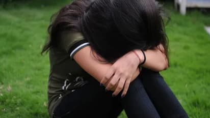 வேலைக்கு சேர்ந்த இளம்பெண்ணை மிரட்டி கதற கதற கூட்டு பலாத்காரம்.. கேரளாவுக்கு கிரேட் எஸ்கேப் ஆன ஓனர்..!